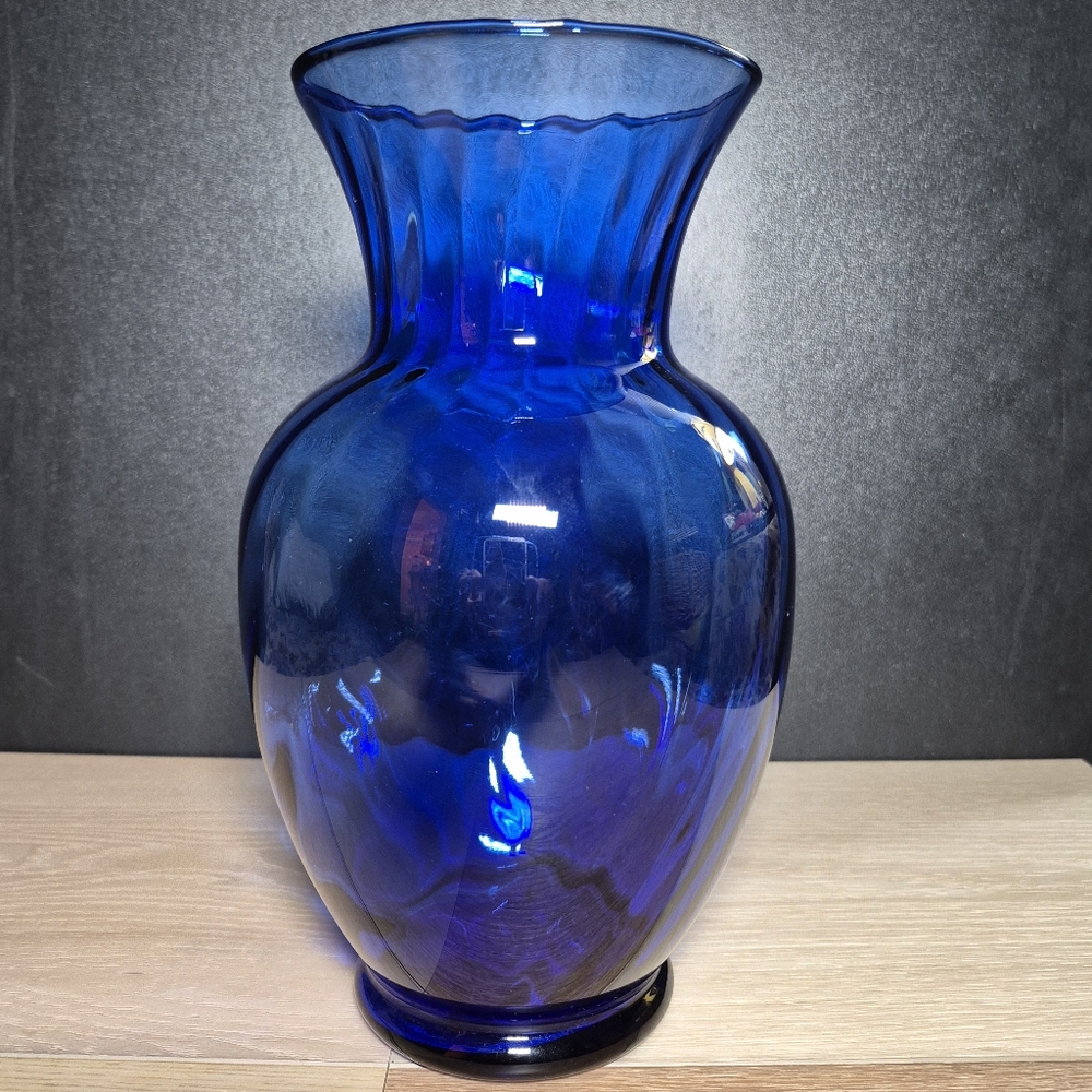 Indiana Glass Cincinnati Ohio Cobalt Blue 11 Inch Illusions Vase